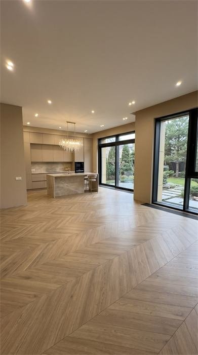 Pièce de vie vide avant le home staging – projet Le Domaine, Cassis