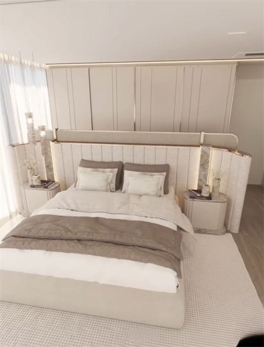 Quarto principal bege com cabeceira estofada – projeto Mistral, Sanary-sur-Mer