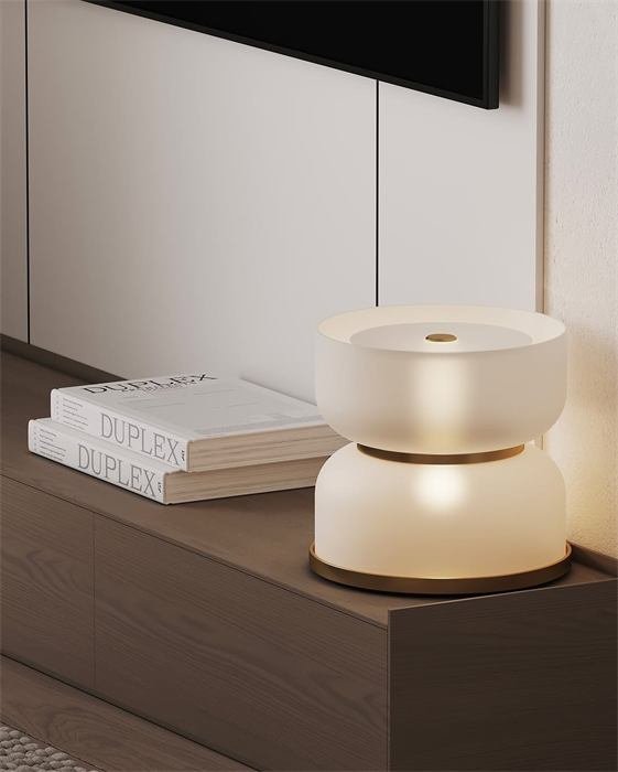 Lampe en verre sur meuble bas – projet Le Phare, Toulon