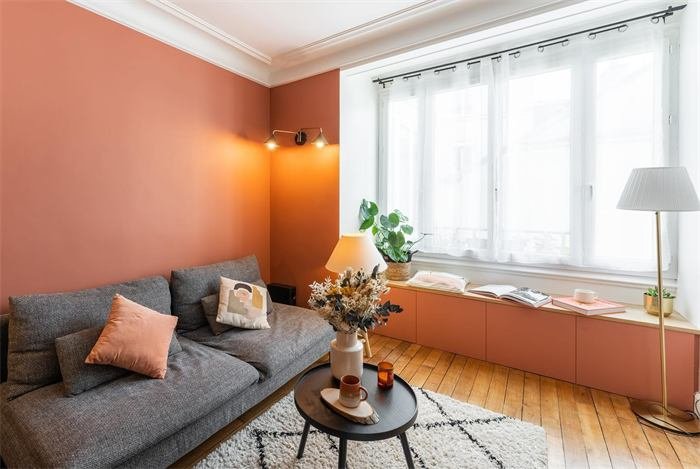 Séjour lumineux avec banquette-rangement – projet Rivage, Toulon