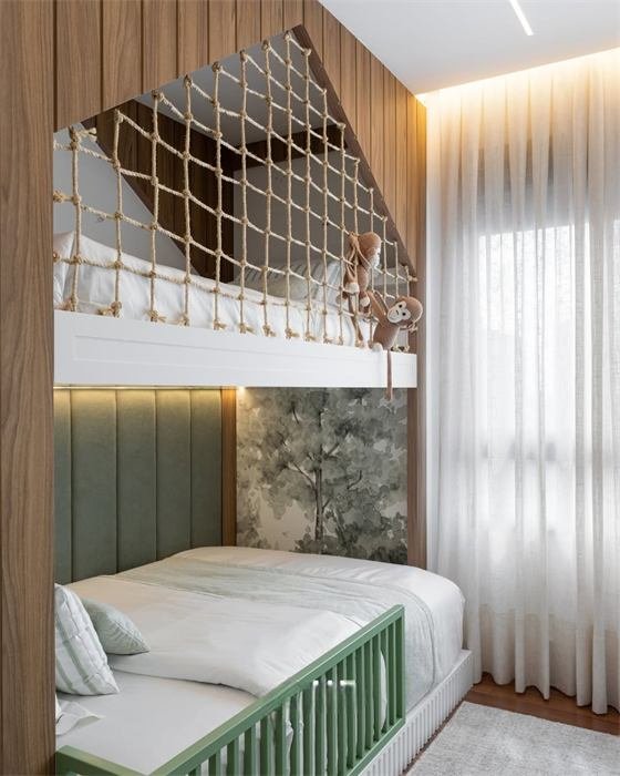 Cama-cabana em madeira e cortinados – projeto Les Sablettes, La Seyne-sur-Mer